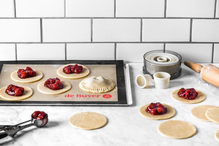 Actual product image de Buyer cookie cutter set round smooth 9 pieces Ø2-10cm H: 5cm