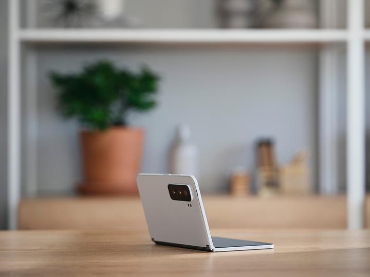 Produktbild Microsoft Surface Duo 2 B2B (256 GB, Glacier, 8.30", SIM + eSIM, 12 Mpx, 5G)