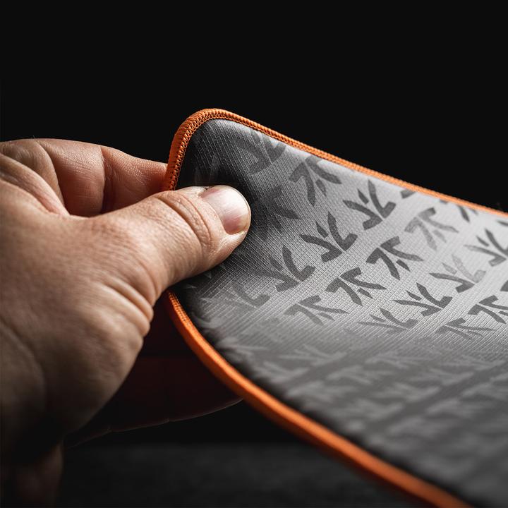 Produktbild Fnatic MAX Dash L Pro Gaming Mouse Mat, Sunset Orange Textured Cloth Speed Surface, Water Resistant (L)