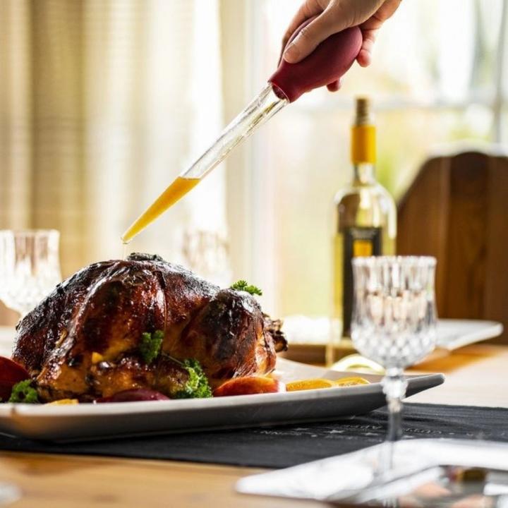 Actual product image Westmark Roast juice syringe