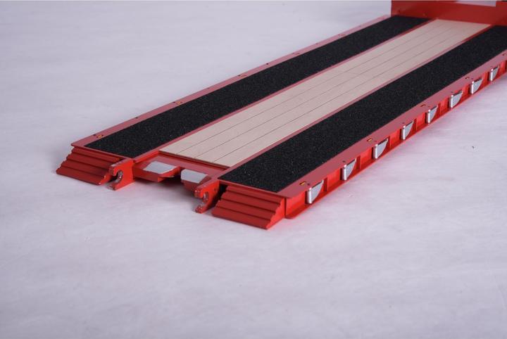 Actual product image Carson 1:14 3-axle low loader gooseneck/low bed