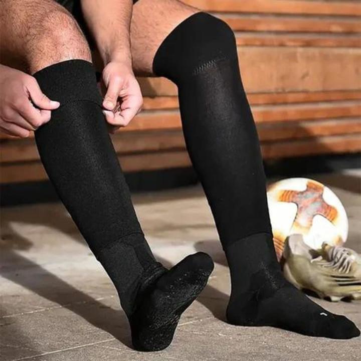 Actual product image NovoSoxx Fussballstulpen und Socken Grösse 42-47 Schwarz Set Tubxx und GripSoxx (42 - 47)