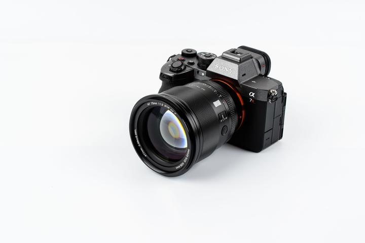 Produktbild Viltrox FE 75mm f1,2 Sony E-Mount (Sony E, APS-C / DX)