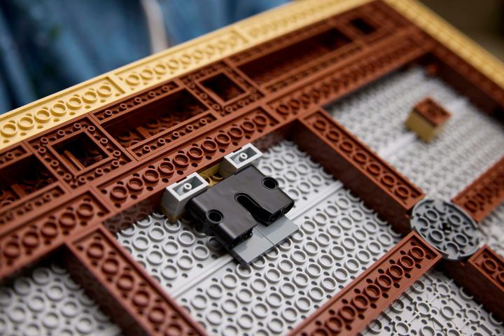 Actual product image LEGO Vincent van Gogh - Sunflowers (31215, LEGO DC, LEGO Rare Sets)