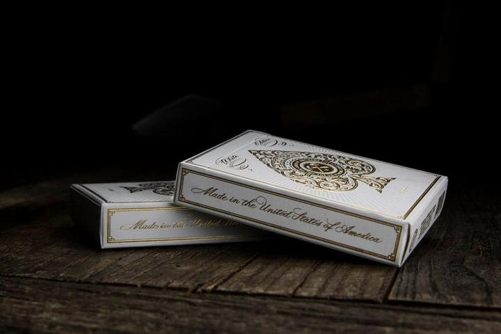 Actual product image Bicycle Tarot del Fuego by Richardo Cavolo (English)