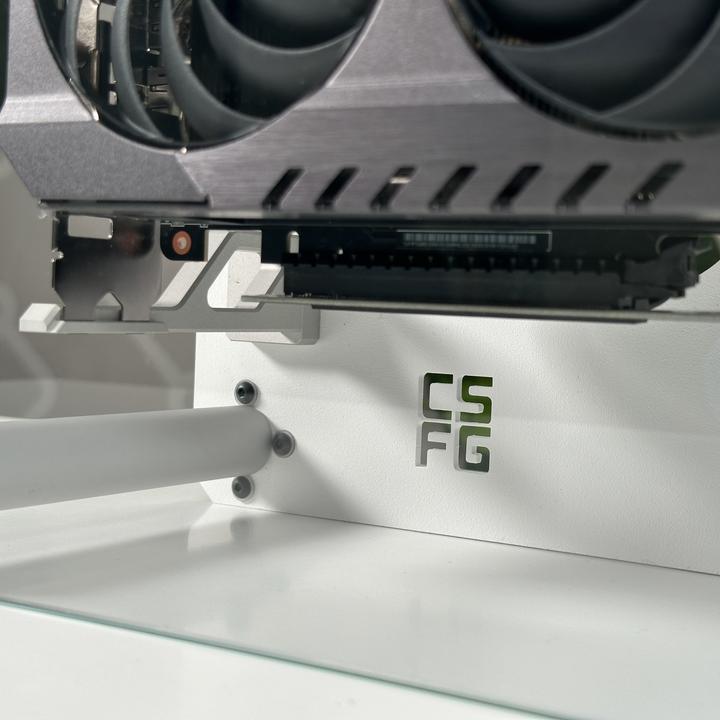 Image du produit Creative Solutions For Gamers CSFG Frostbite Boîtier mural - blanc, Micro-ITX (Micro-ITX)