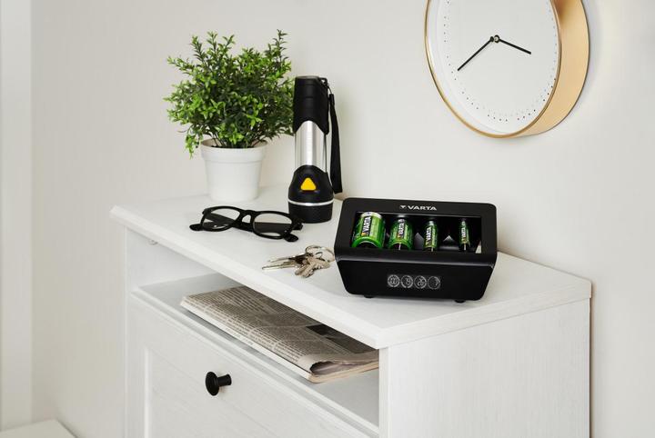 Produktbild Varta LCD Universal Charger+ (1 Stk., 9V Block, D, C, AA, AAA, Ladegerät ohne Akku)