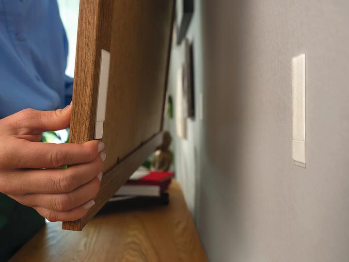 Actual product image tesa Powerstrips CLICK - Velcro adhesive pads - Hanging pictures without drilling - Small 1.8kg - 16 x 2 (20 mm)