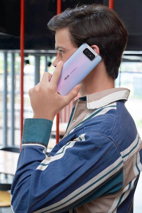 Actual product image ASUS Zenfone 7 Pro (256 GB, Pastel White, 6.67", Dual SIM, 64 Mpx, 5G)