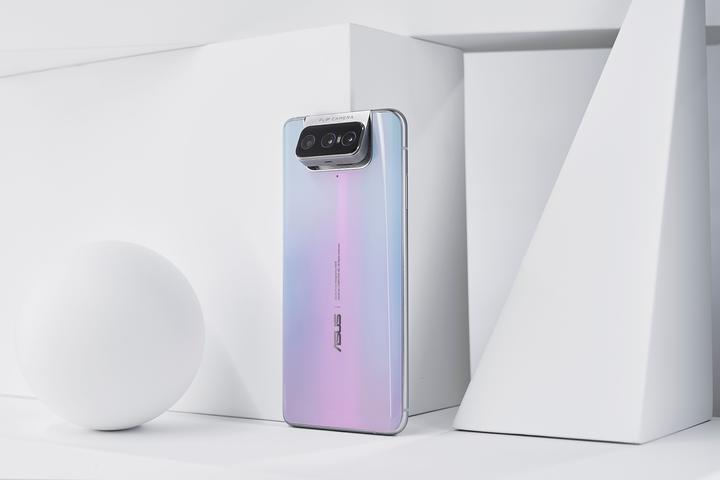 Actual product image ASUS Zenfone 7 Pro (256 GB, Pastel White, 6.67", Dual SIM, 64 Mpx, 5G)