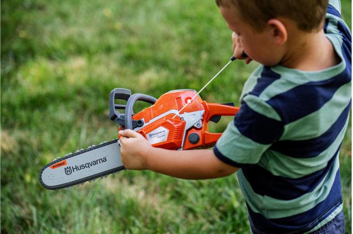 Produktbild Husqvarna Spielzeug-Kettensäge 550XP