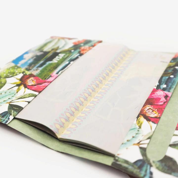 Actual product image Paprcuts Passport cover Spiky Friends (Passport cover)