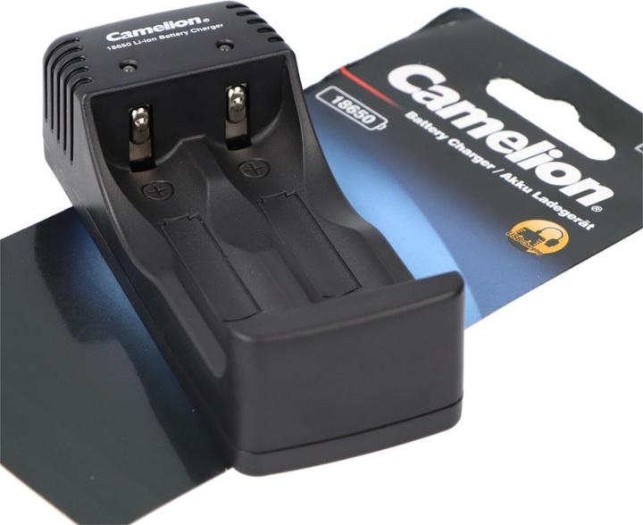 Immagine prodotto Camelion Caricabatterie con cavo di ricarica Micro USB adatto a 1 o 2 batterie Li-ion 18650. (Caricabatterie senza batteria)