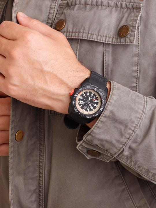 Actual product image Luminox Bear Grylls Survival 3730 Land Series (Diving watch, 43 mm)