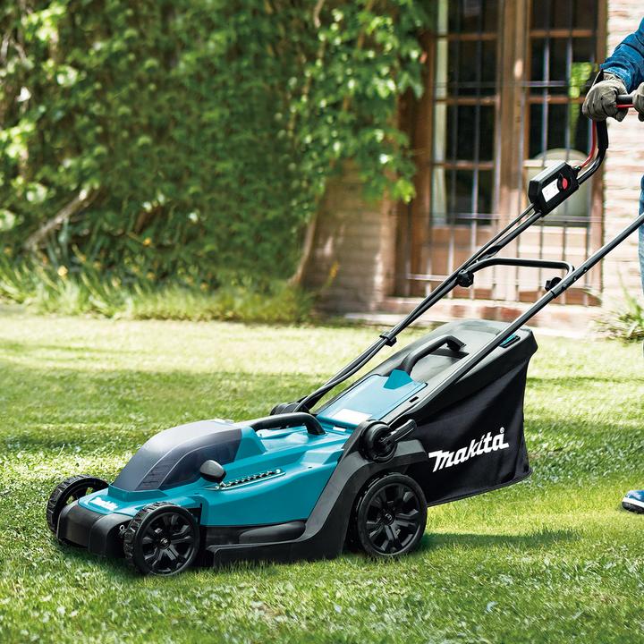 Actual product image Makita DLM330RM (Rechargeable battery operated)