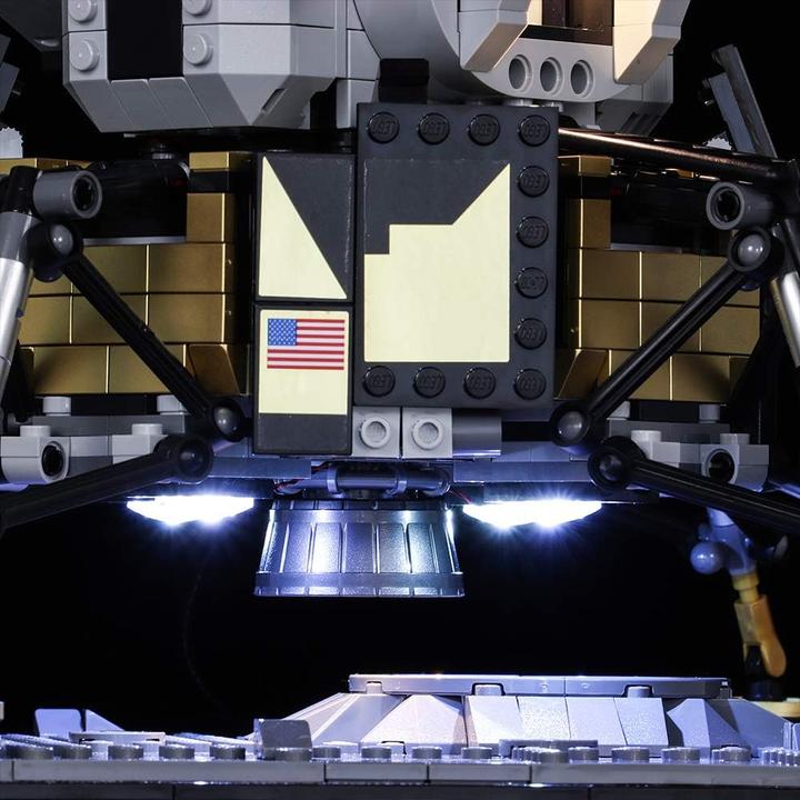 Produktbild BrickBling LED Licht Set für LEGO NASA: Apollo 11 Mondlandefähre (10266) inkl. Fernbedienung