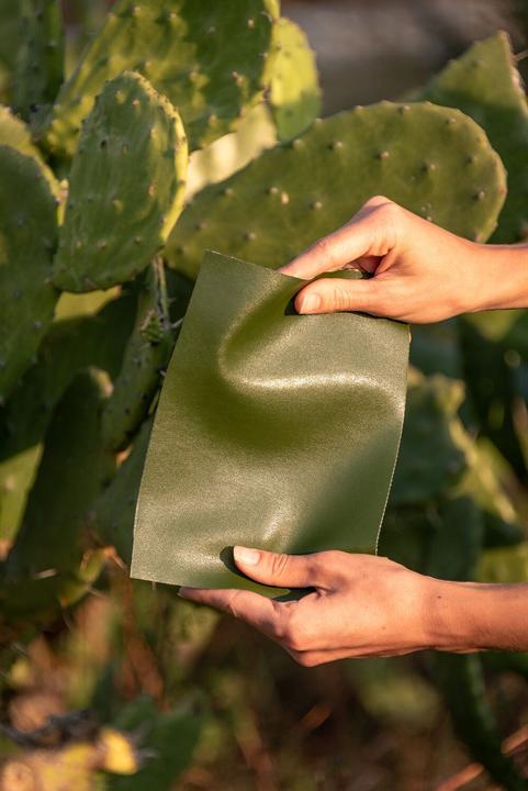 Immagine prodotto Nopaal Prima Pochette Mini in vera pelle di cactus e 2 cinghie integrate (Samsung Galaxy S4)
