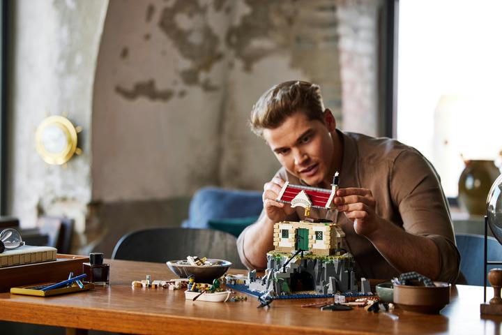 Productafbeelding LEGO Gemotoriseerde vuurtoren (21335, LEGO Ideeën, LEGO Zeldzame Sets)