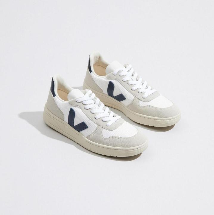 Actual product image Veja V-10 (36)