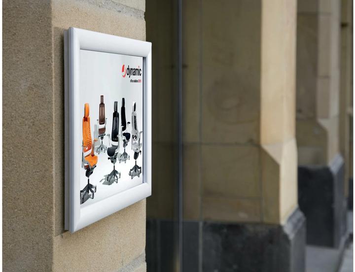 Produktbild Franken Plakatrahmen "Outdoor", DIN A4, 25 mm Rahmenprofil silbereloxierter Aluminium-Klapprahmen, Kunststof
