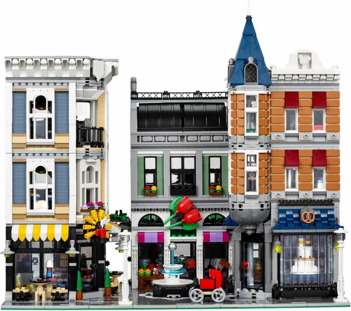 Actual product image LEGO Assembly Square (10255, LEGO Rare Sets, LEGO Creator Expert)