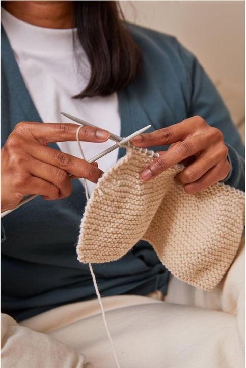 Image du produit DMC Gift of Stitch Kit à tricot Bonnet & Chaussures Teddy