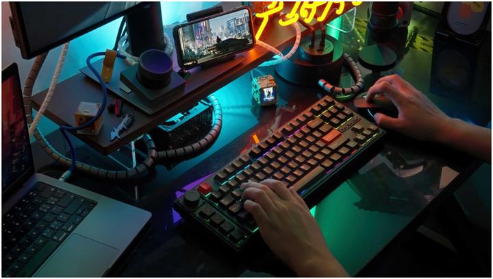 Produktbild Keychron Lemokey L3 ANSI Unique TKL layout 91 Key Carbon Black Full Assembled Knob Brown Switch RGB (Kabellos)