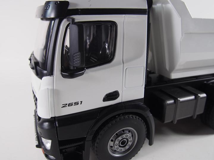 Actual product image Amewi Mercedes PRO Metal Electric Brushed Truck 4WD 1:18 RTR white (RTR Ready-to-Run)