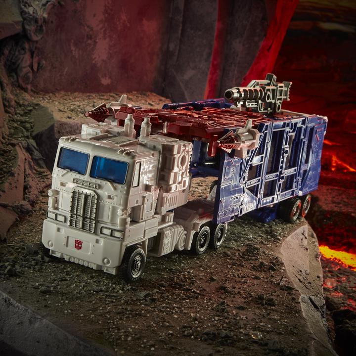 Actual product image Hasbro Transformers Toys Generations War for Cybertron: Kingdom Leader WFC-K20 Ultra Magnus