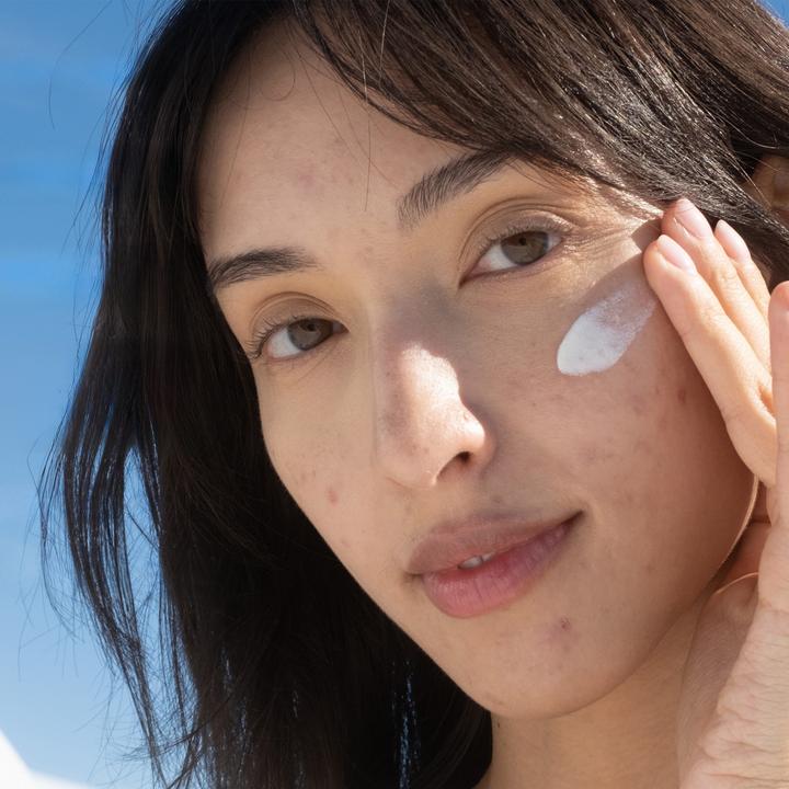 Actual product image Coola Suncare Clear Skin Zinc Oxide Sunscreen (Suntan cream, SPF 30)