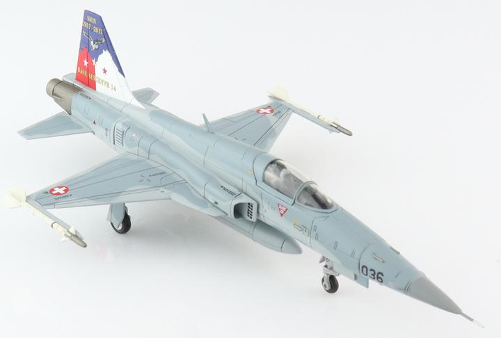 Produktbild Hobby Master Tiger F-5E Airbase Sion 2017 Flugzeugmodell aus Metall 1:72 von mit einigen Anbauteilen