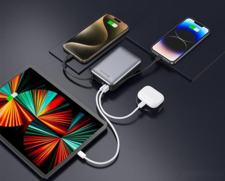 Actual product image Swissten Power Bank 20000 Mah with Built-In Cables USB-C and Lightning Space Silver (20000 mAh, 22.50 W, 22.50 Wh)