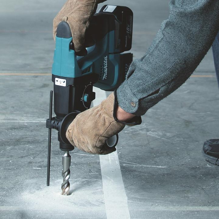 Actual product image Makita DHR243RTJW (Rechargeable battery operated)