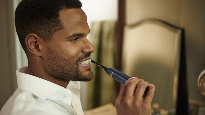 Actual product image Philips Sonicare 9900 Prestige (Sonic toothbrush)