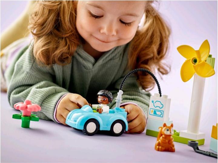 Actual product image LEGO Wind turbine and electric car (10985)