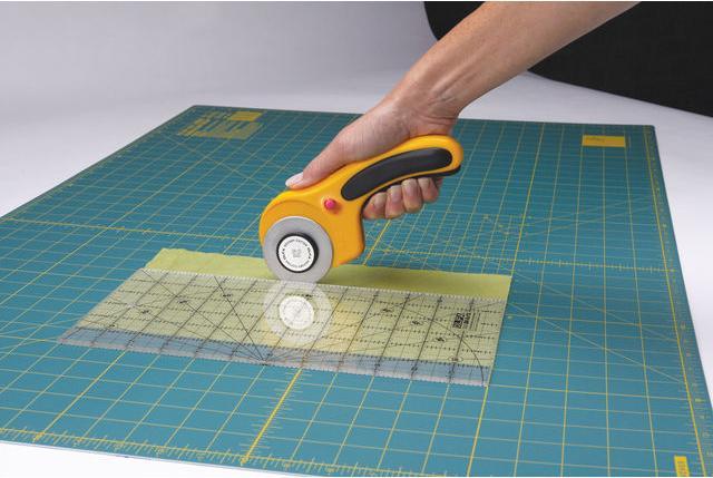 Image du produit Olfa Couteau Crocheum d'un diamètre de 60 mm pour couper les tissus, les matériaux naturels et le bois. (Cutters)