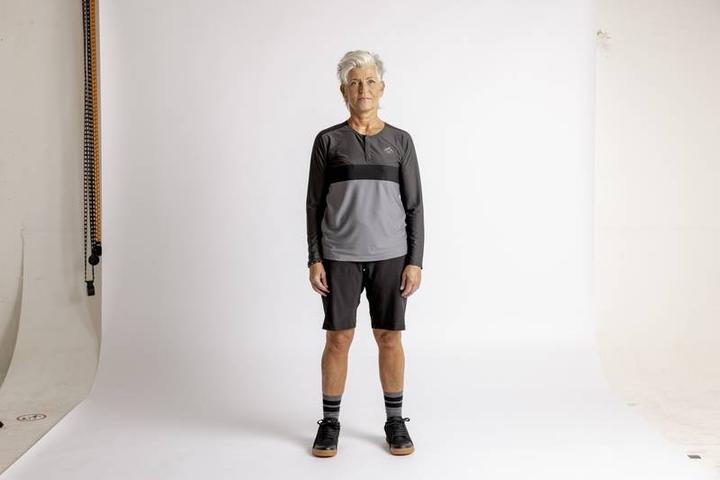 Actual product image iXS Women's Flow XTG long Sleeve Henley (40)