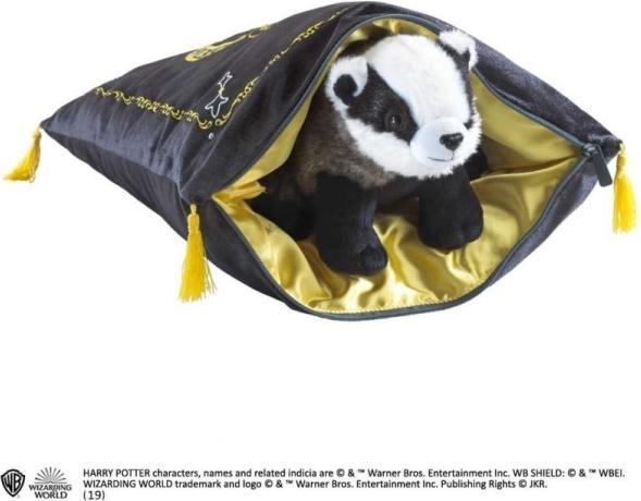 Actual product image Noble Collection Harry Potter: Hufflepuff with badger (34 cm)