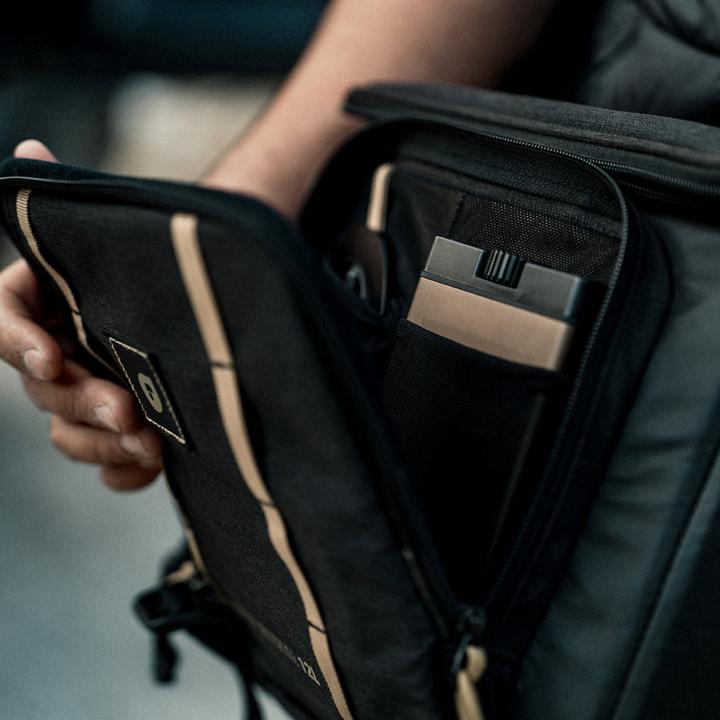 Immagine prodotto PolarPro Kamera-Tasche RoadRunner 12 l Schwarz (Borsa a tracolla per fotocamera, 12 l)