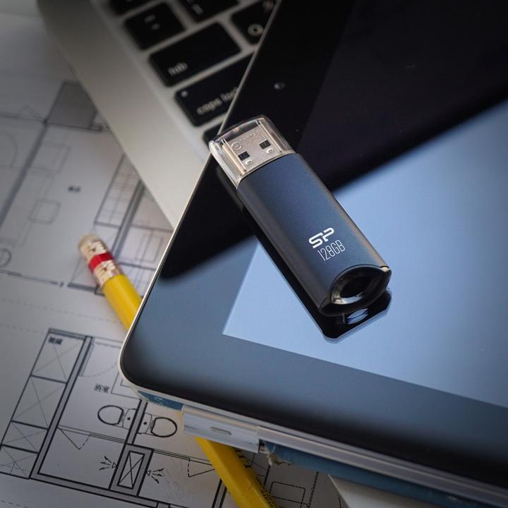 Actual product image Silicon Power memory USB Marvel M02 64GB USB 3.0 Blue (64 GB, USB 3.2)