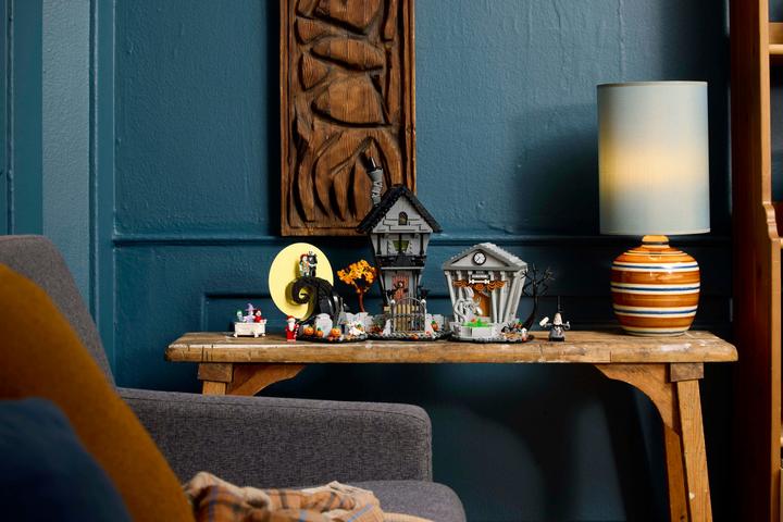 Actual product image LEGO Nightmare Before Christmas (21351, LEGO Ideas, LEGO Rare Sets)