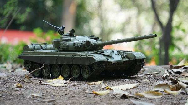 Actual product image Es-toys Heng Long RC Tank Russian T-72 (RTR Ready-to-Run)