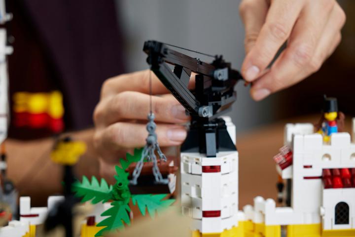 Actual product image LEGO Eldorado Fortress 10320 (10320, LEGO Icons, LEGO Rare Sets)