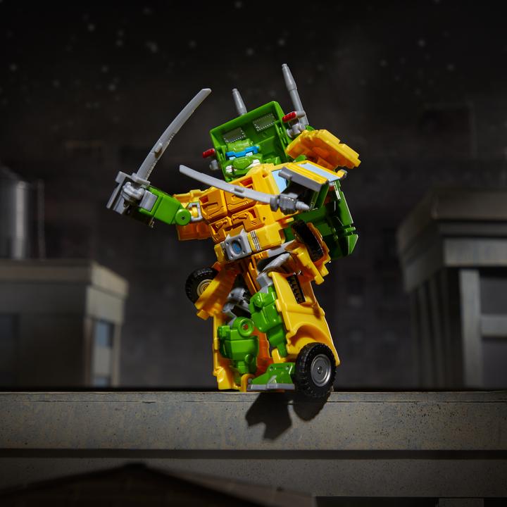 Actual product image Hasbro Transformers x Teenage Mutant Ninja Turtles Party Wallop