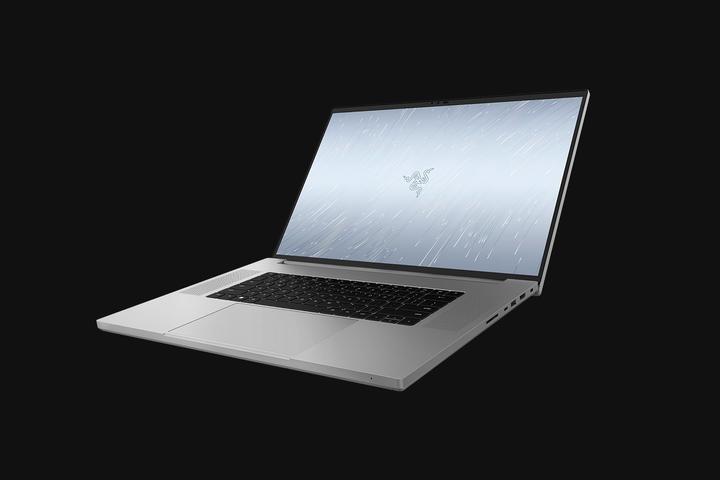 Produktbild Razer Blade 18 (18", Intel Core i9-13950HX, 32 GB, 1000 GB, DE)