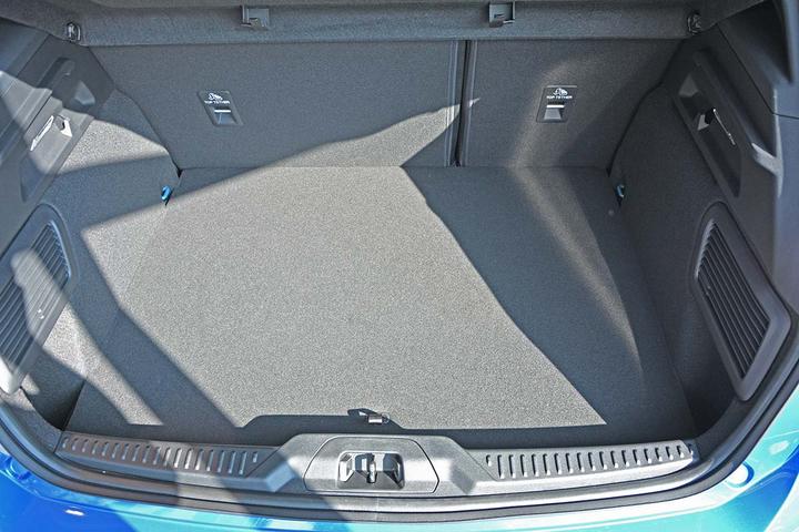 Produktbild ProPlus Kofferraumwanne für Ford Focus Limousine ab 2018 bis heute (erhöhte Ladefläche)