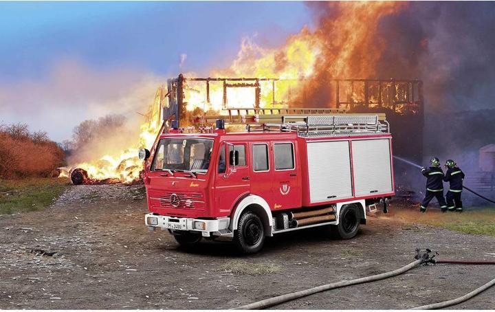 Actual product image Revell 07655 Mercedes-Benz 1017 LF 16 Ltd.Edi fire truck kit 1:24