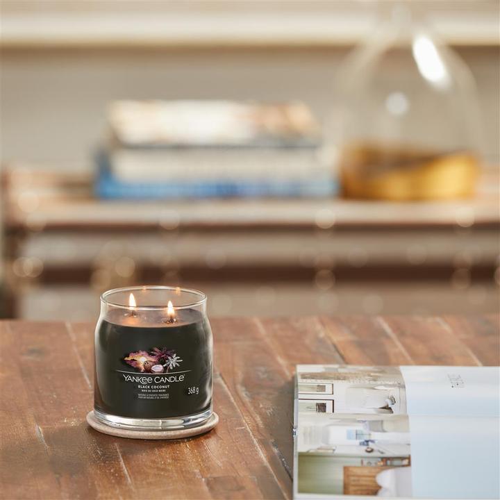 Immagine prodotto Yankee Candle Candela profumata in barattolo medio Black Coconut Signature