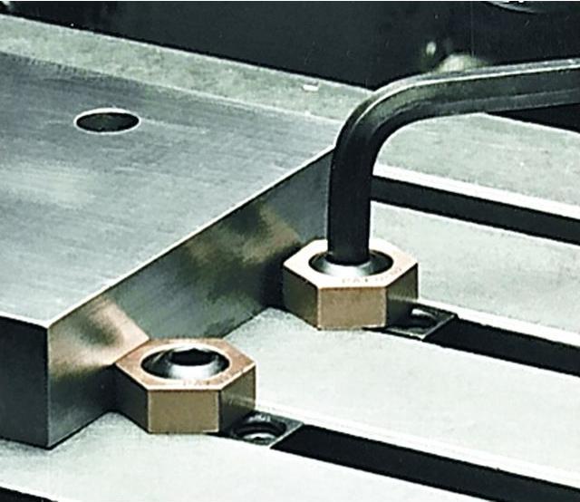Produktbild IBT Exzenter-Spannklemme 18 mm für T-Nuten Grösse 18