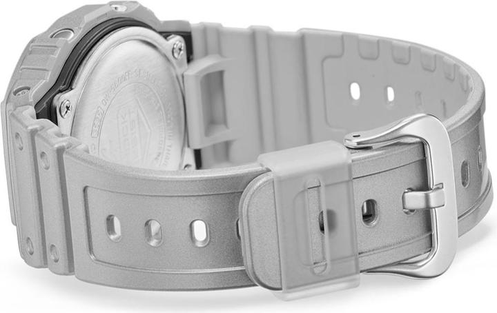 Image du produit G-Shock DW-5600FF-8ER (Chronographe, 43 mm)